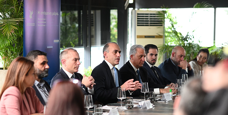 Γεύμα Εργασίας Δημοκρατικού Συναγερμού στα πλαίσια του Προσυνεδριακού Διαλόγου με καλεσμένο τον Διεθνολόγο κ. Κωνσταντίνο Φίλη